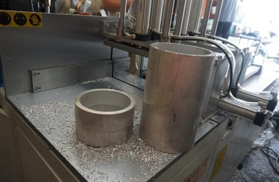 全自動鋁切割機(jī)切割6063鋁合金